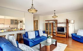 Gemini Apartment By Lovelystay